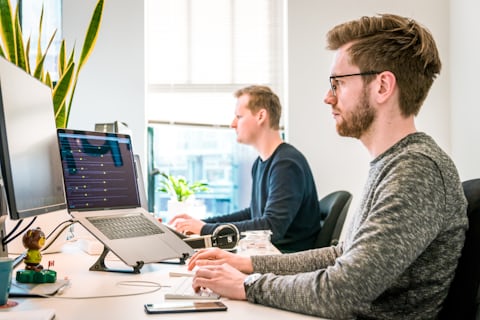 Équipe travaillant sur des automatisations et des sites web